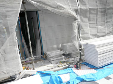 新築3階建1K11室　ピュア氷川台三番館　建物外壁材加工中